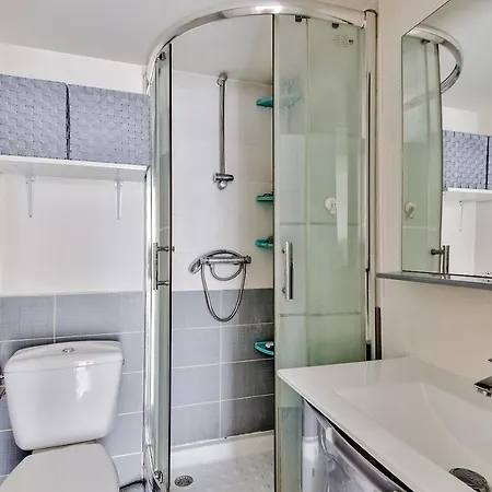 Studio For 2 People ** ** *